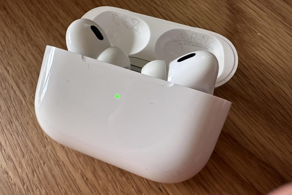 Difference Between EarPods & AirPods Nigeriantech.com.ng